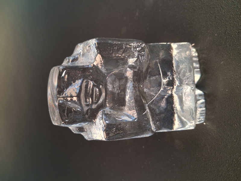 ERIK HÖGLUND. Bokstöd, Glas. Signerad.