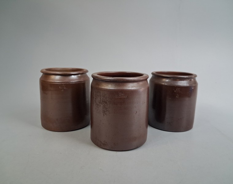 3 Krus. Vallåkra. 2 st 1 K & 3 Liter.