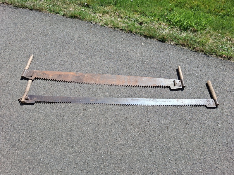 2 Äldre tvåmanssåg/timmersåg.