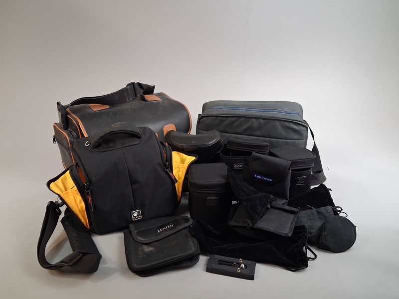 Diverse väskor. Bl.a Kameraväskor.