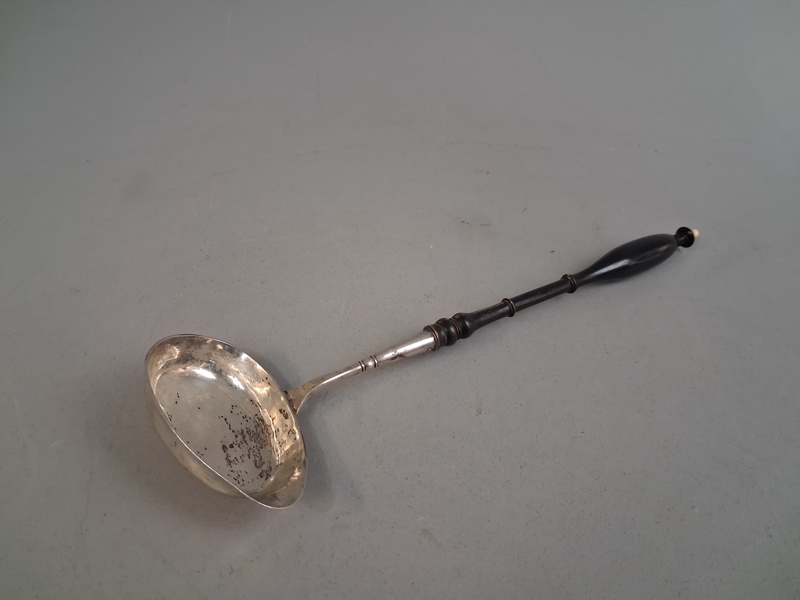 Soppslev, silver, Cirka 145gram med trä-handtag, 1900-talets första del.