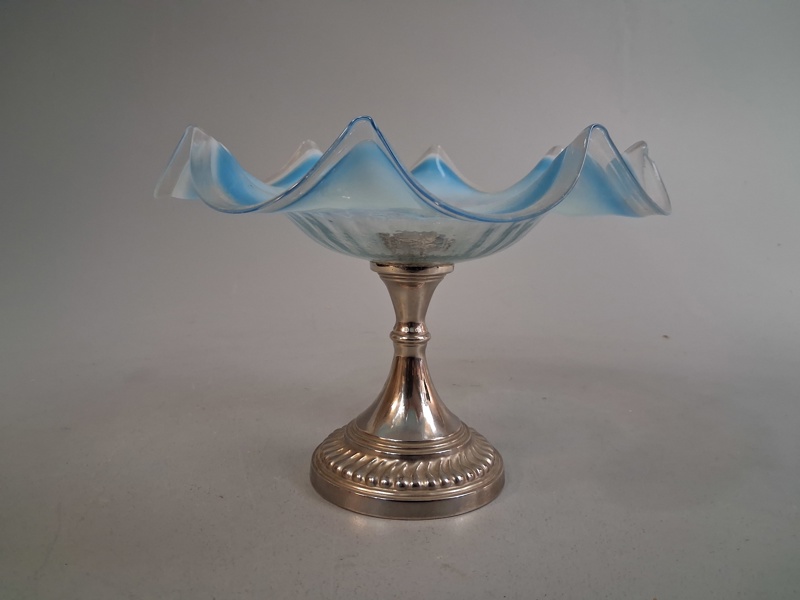 Bordsuppsats. Glas & Krom, 1900-talet.