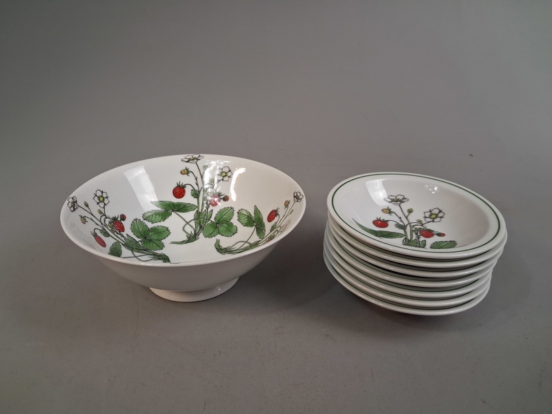 MARGUERITE WALFRIDSON. 7 Dessertskålar & 1 serveringsskål, "Midsommar", IKEA.