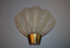 VÄGGLAMPA. "Coquille", ASEA, Swedish Modern, Fäste i mässing med kupa i formpressat glas i form av snäcka.