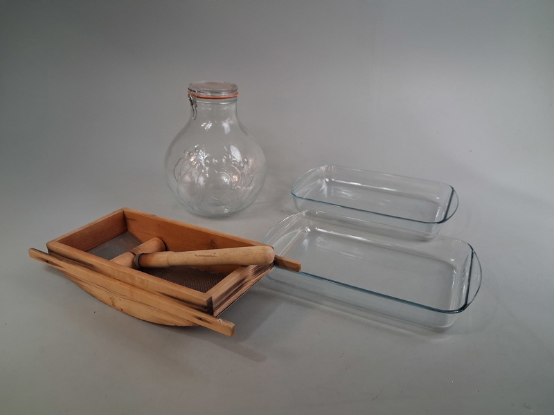 2 Ungsformar. PYREX, m.m.