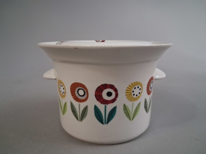 Karott med lock/ Terrin. Ignis Bellis, Upsala Ekeby. Duka.