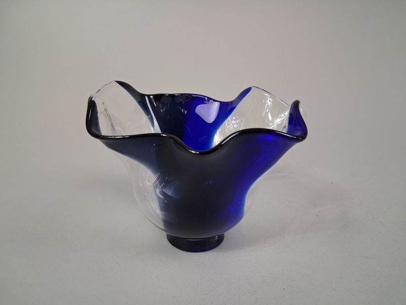 LARS HELLSTEN. Skål, "Butterfly", Orrefors, signerad.