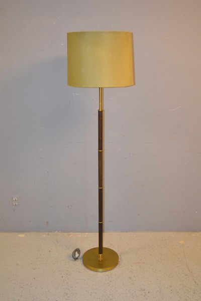 Golvlampa. mässing & trä, 1960-talet.