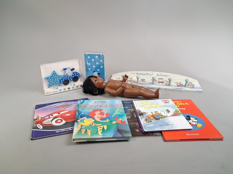 Diverse leksaker, barntillbehör.