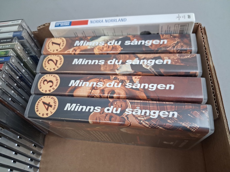 Diverse CD Skivor & Video kassetter.