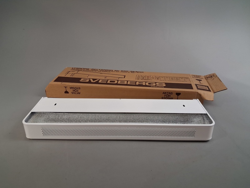 Lysrörs-belysning för 650-skåpet. Svedbergs Sweden.