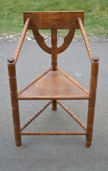 Munkstol. Renoveringsobjekt.