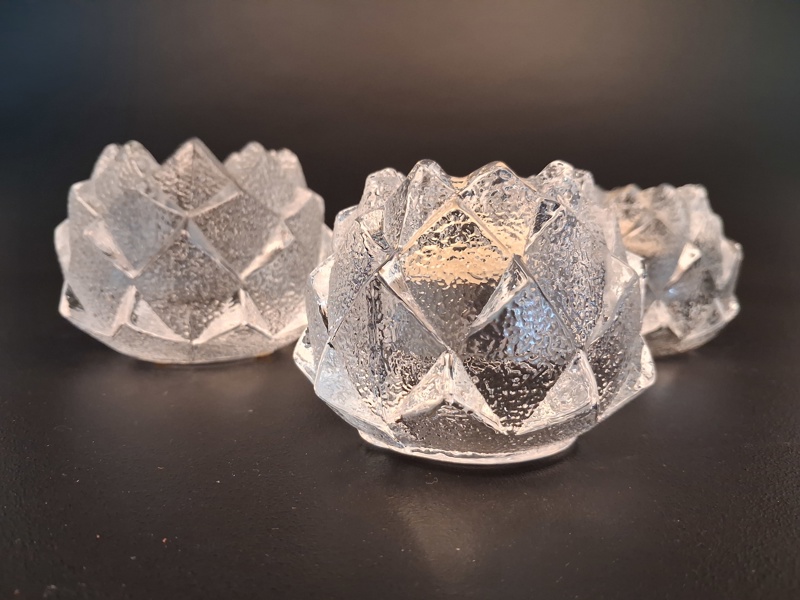 BERIT JOHANSSON. 3 Ljuslyktor. "Nimbus/Kotten" Orrefors. signerade.