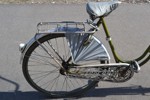 Äldre damcykel. Crescent, renoveringsobjekt, ommålad.