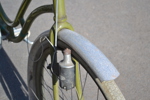 Äldre damcykel. Crescent, renoveringsobjekt, ommålad.
