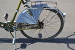 Äldre damcykel. Crescent, renoveringsobjekt, ommålad.