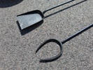 GUNNAR ANDER. Bras-set. 3 Delar, Ystad metall. Skyffel, ställ & Eldgaffel.