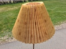 Golvlampa. Mässing & teak. El-armatur Kosta.
