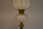 Bordsfotogenlampa. 1900-Talets första hälft, mässing & glas.