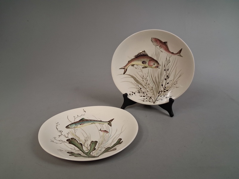 JOHNSON BROS. 2 Tallrikar, "Fish", No 3 & 5.