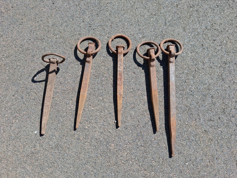 5 Tjuderpålar.