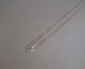 Halsbands hänge, 18K vitguld med smaragder, 1,79gram samt halskedja, silver, 1,72gram.