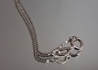 Halsbands hänge, 18K vitguld med smaragder, 1,79gram samt halskedja, silver, 1,72gram.