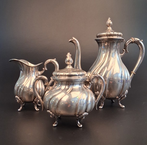 Kaffeservis. silver, 3 delar, 1550 gram, Rokokostil.