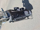 Golfbag med klubbor.