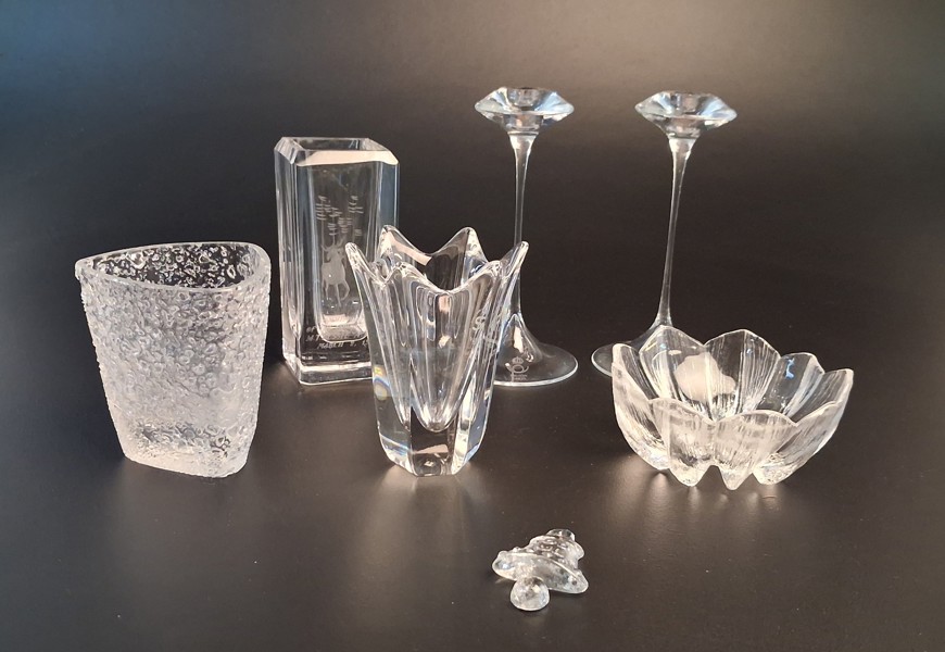 Diverse glas. Bl.a Kosta Boda, Orrefors, Skruf. 4 Objekt har gravering.