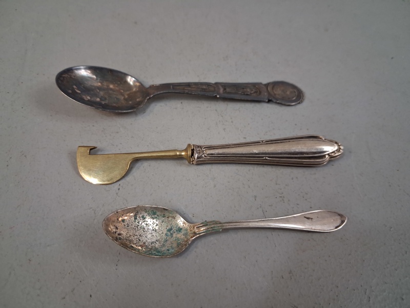 2 Skedar silver 39 gram & Citrusskalar silver & mässing 24gram.