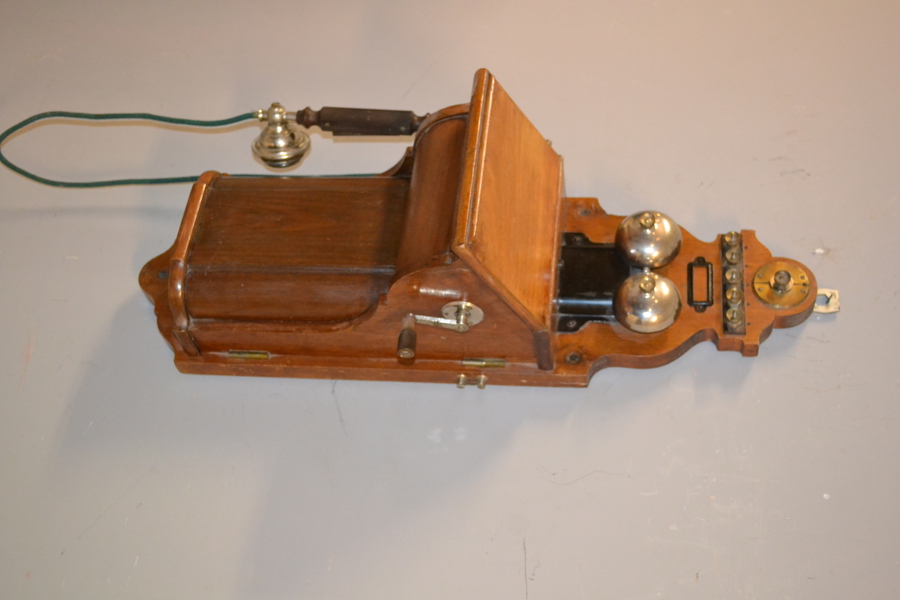 Väggtelefon. LM Ericsson & Co, 1900-talets början.