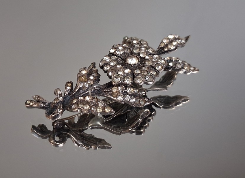 Brosch. Silver, 21,3gram. Syratestat.