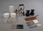 Diverse. Bl.a Vattenkokare Le Creuset, Toastrack Teak Karl Holmberg m.m.