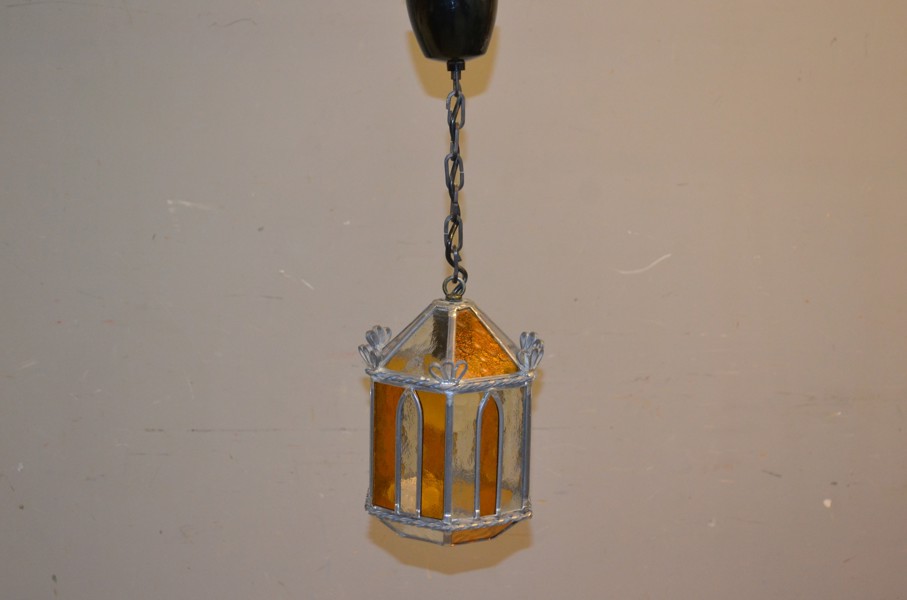 Taklampa. Blyinfattat glas.