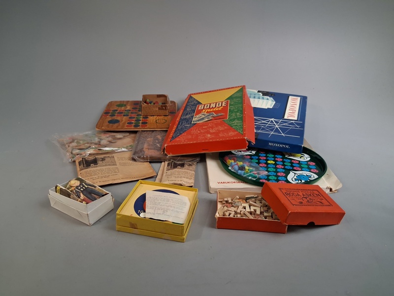 Äldre spel & pussel.