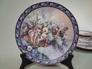 LENE LIU. 9 Samlartallrikar, Porslin. Blomstermotiv.