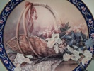 LENE LIU. 9 Samlartallrikar, Porslin. Blomstermotiv.