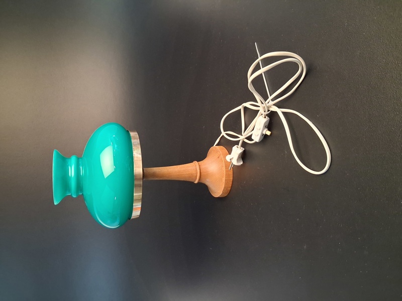 Bordslampa. Märkt E-AND modell 183. Mässing & Teak.