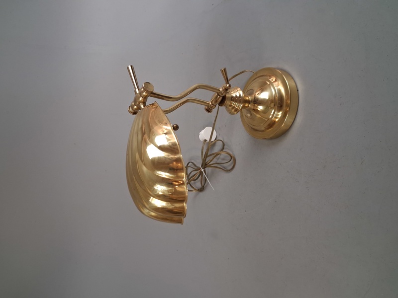 Bordslampa. snäcklampa. art deco stil, mässing, 1900-talet.