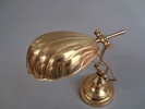 Bordslampa. snäcklampa. art deco stil, mässing, 1900-talet.