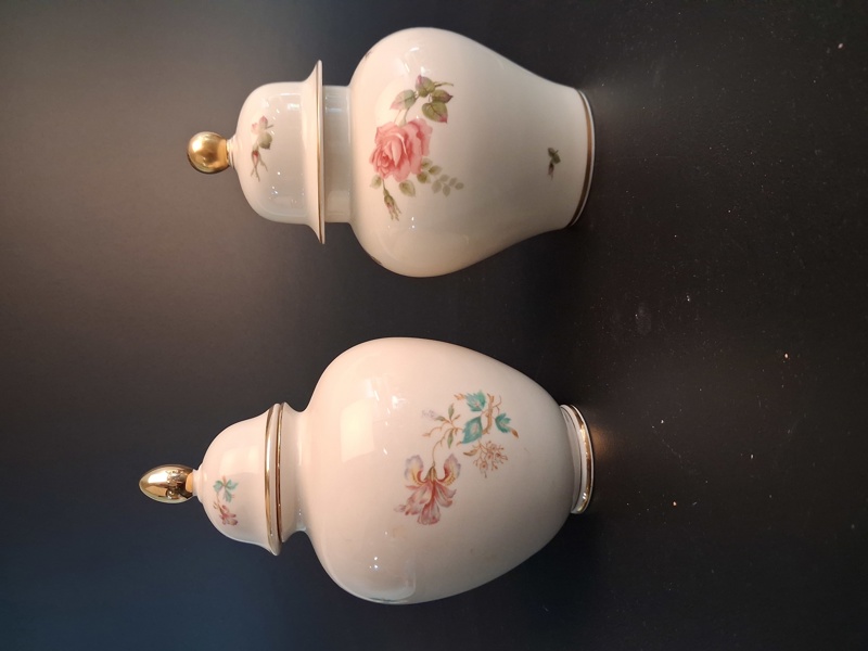 2 Lockurnor. Rosenthal & Kreafina Porzellan Bavaria.