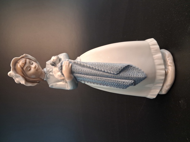Figurin. Nao by Lladro.