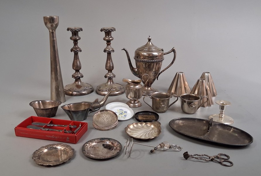 Diverse metall föremål.