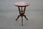 Äldre pelarbord. 1800/1900-talet.