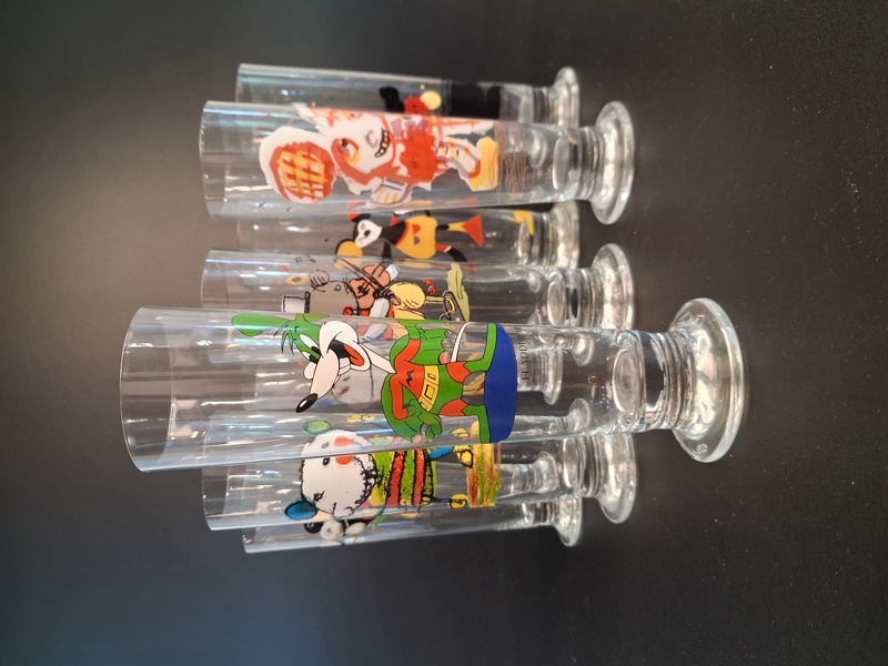 LASSE ÅBERG. 8 Ölglas.