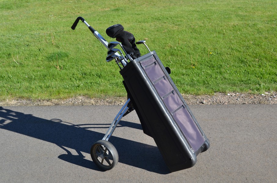 Golfbag med klubbor.