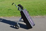 Golfbag med klubbor.