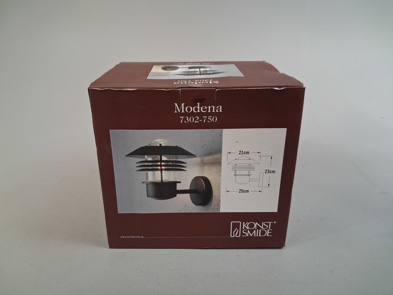 Vägglampa/utelampa. "Moderna", Konst smide. Oanvänd.