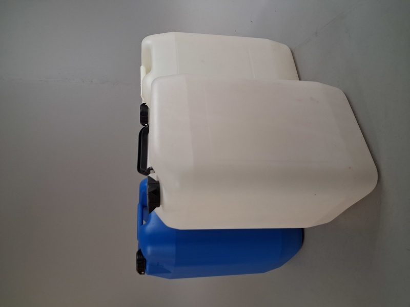 3 Dunkar, 25 Liters.
